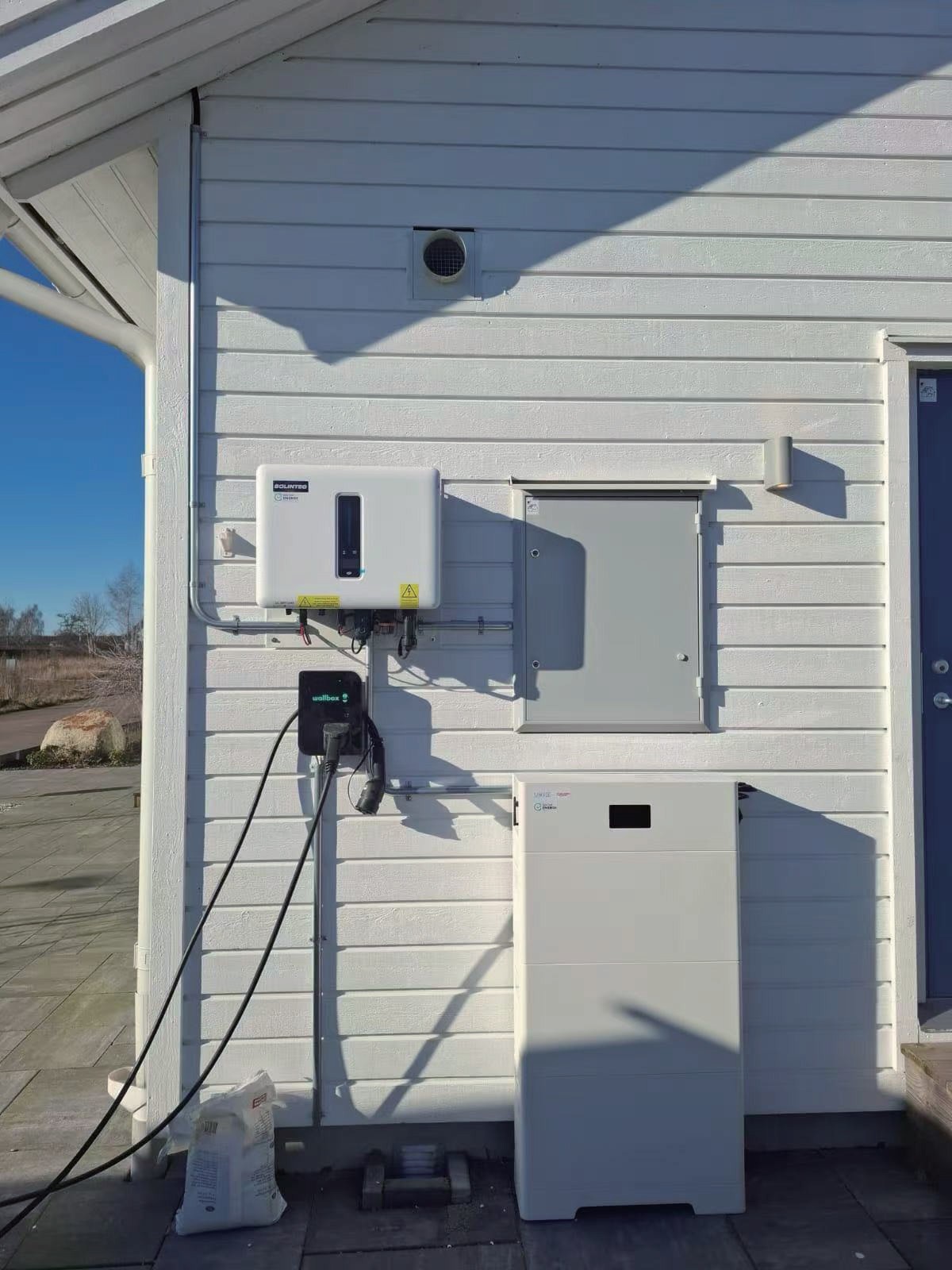 SunESS H & Solinteg 10kW/15kWh BESS stackable system for residential building in Sweden - Image 2